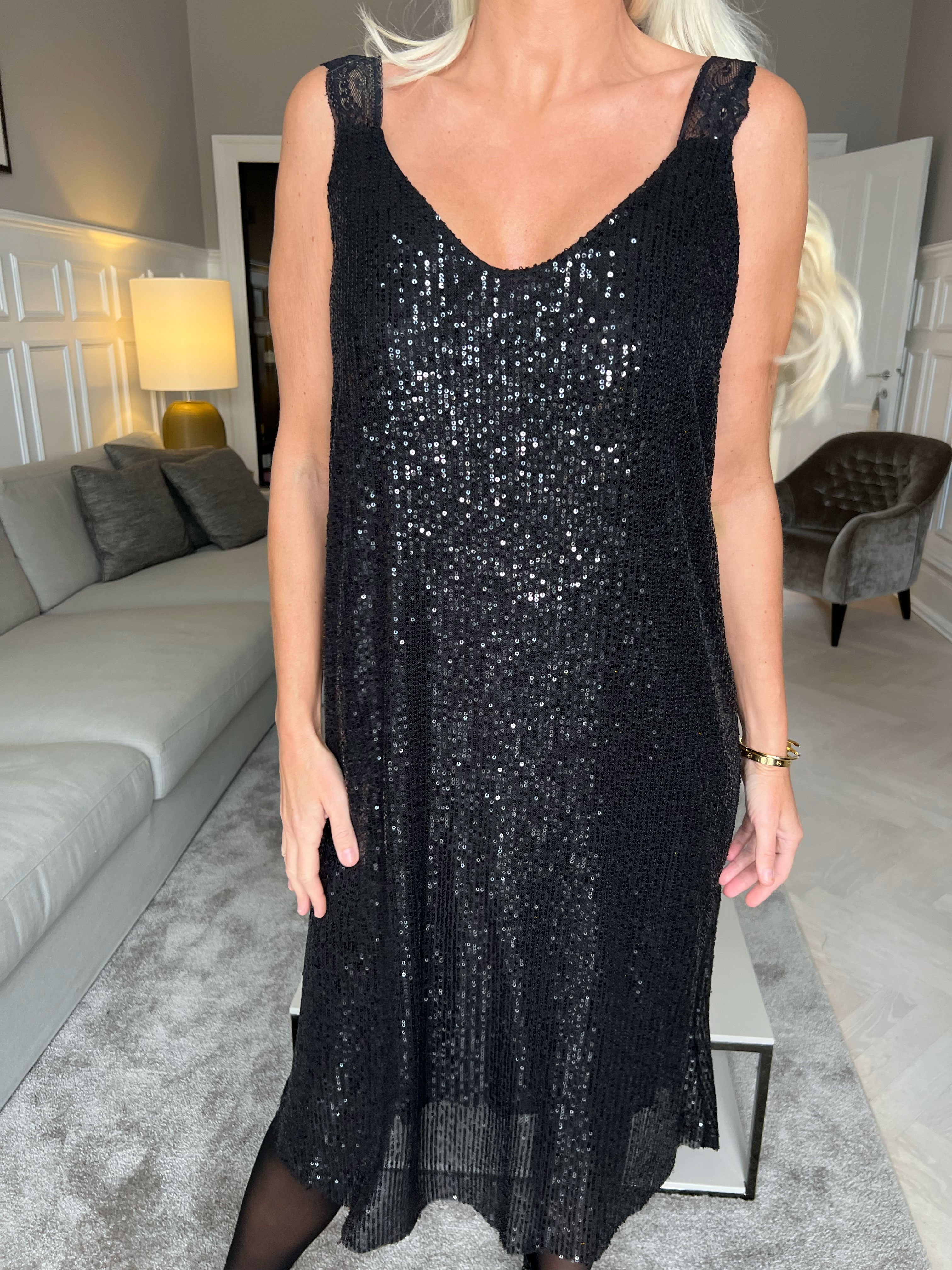 Agathe - Fin pailletkjole med blondestropper